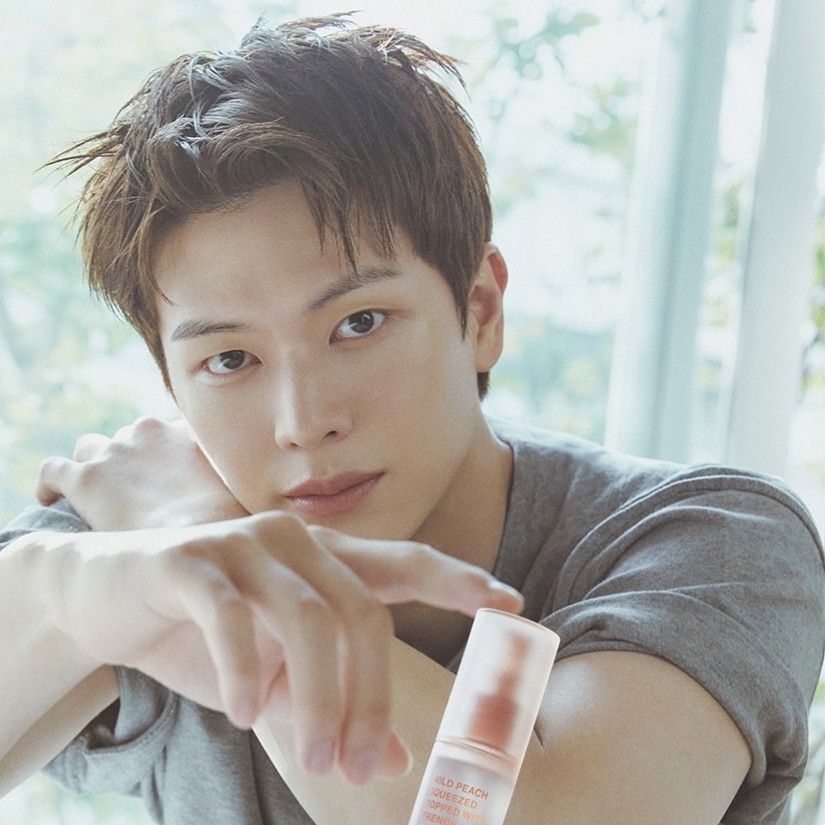 A moment captured by a fan of Yook Sungjae