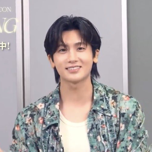 A moment captured by a fan of Park Hyungsik