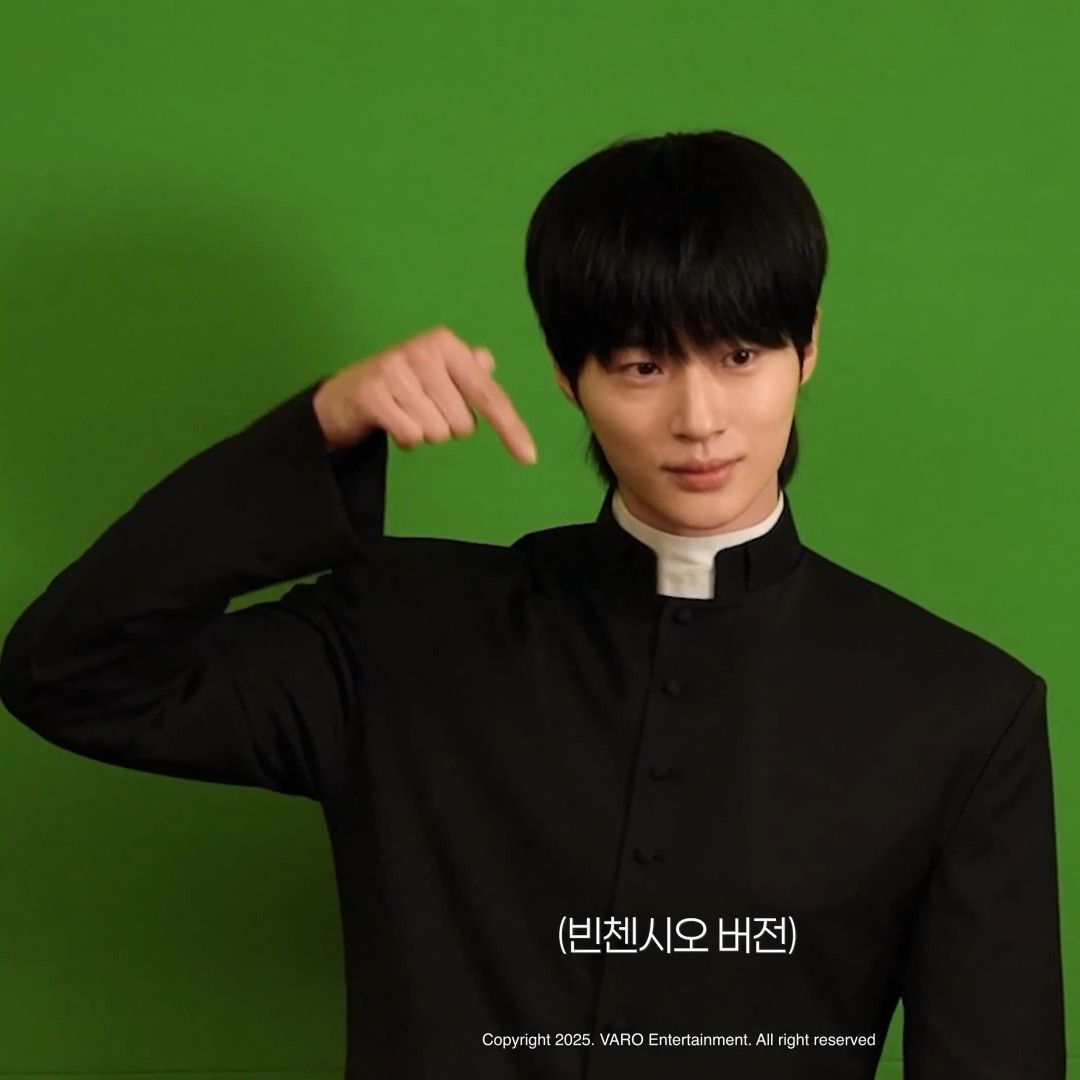 Behind-the-scenes cut of Byeon Wooseok