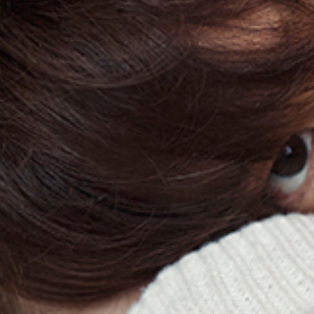 Behind-the-scenes cut of Ji Sung