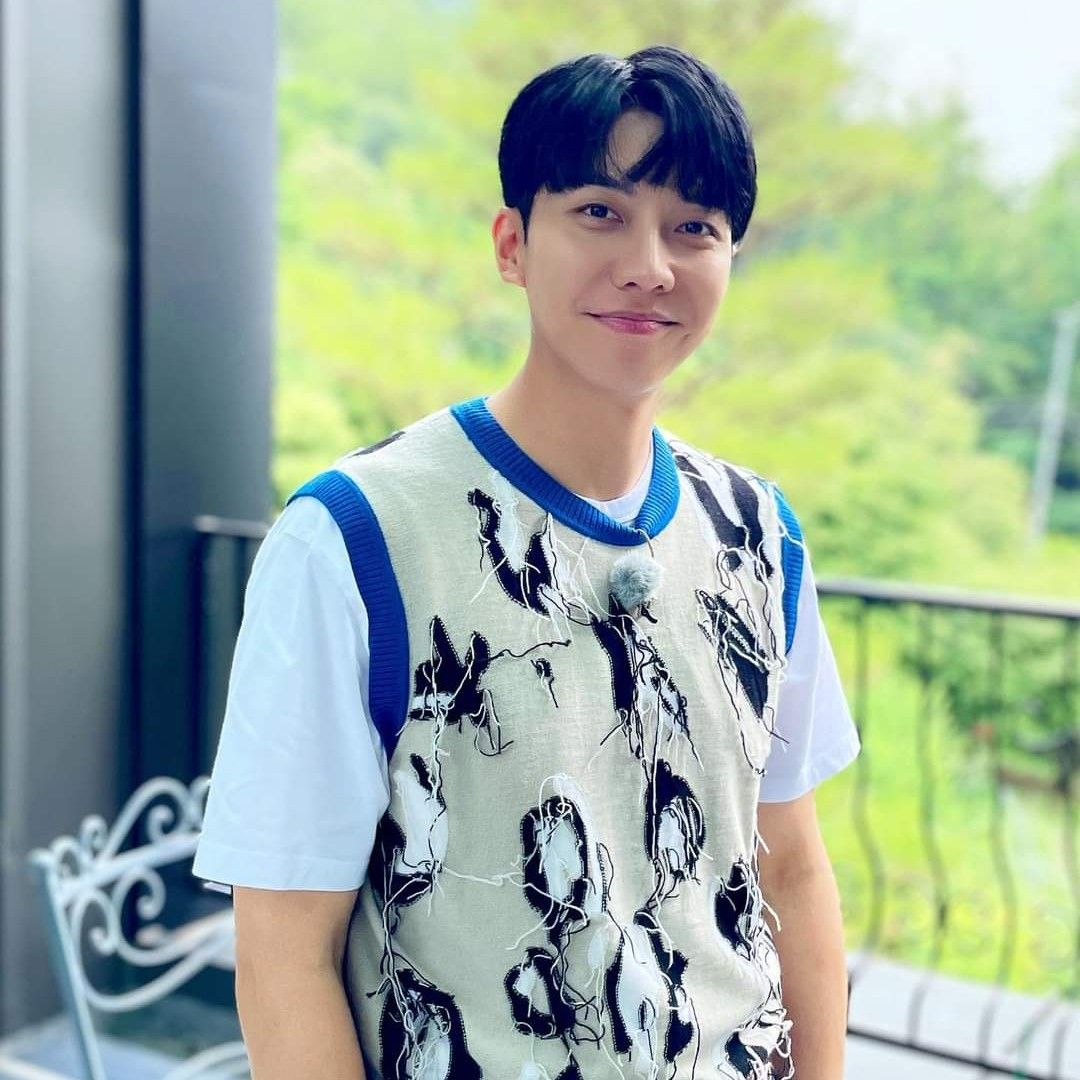 Behind-the-scenes cut of Lee Seunggi