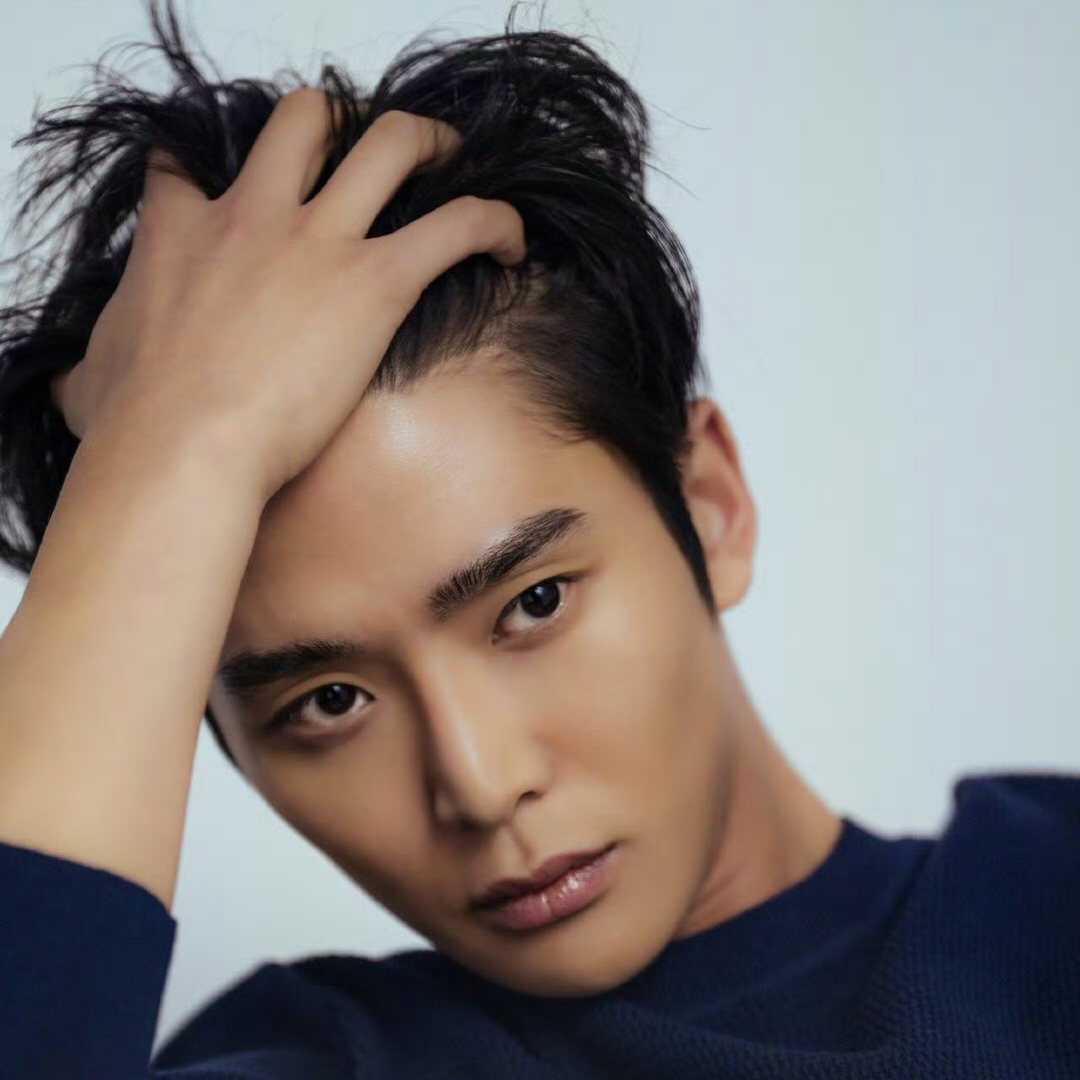 Behind-the-scenes cut of Rowoon