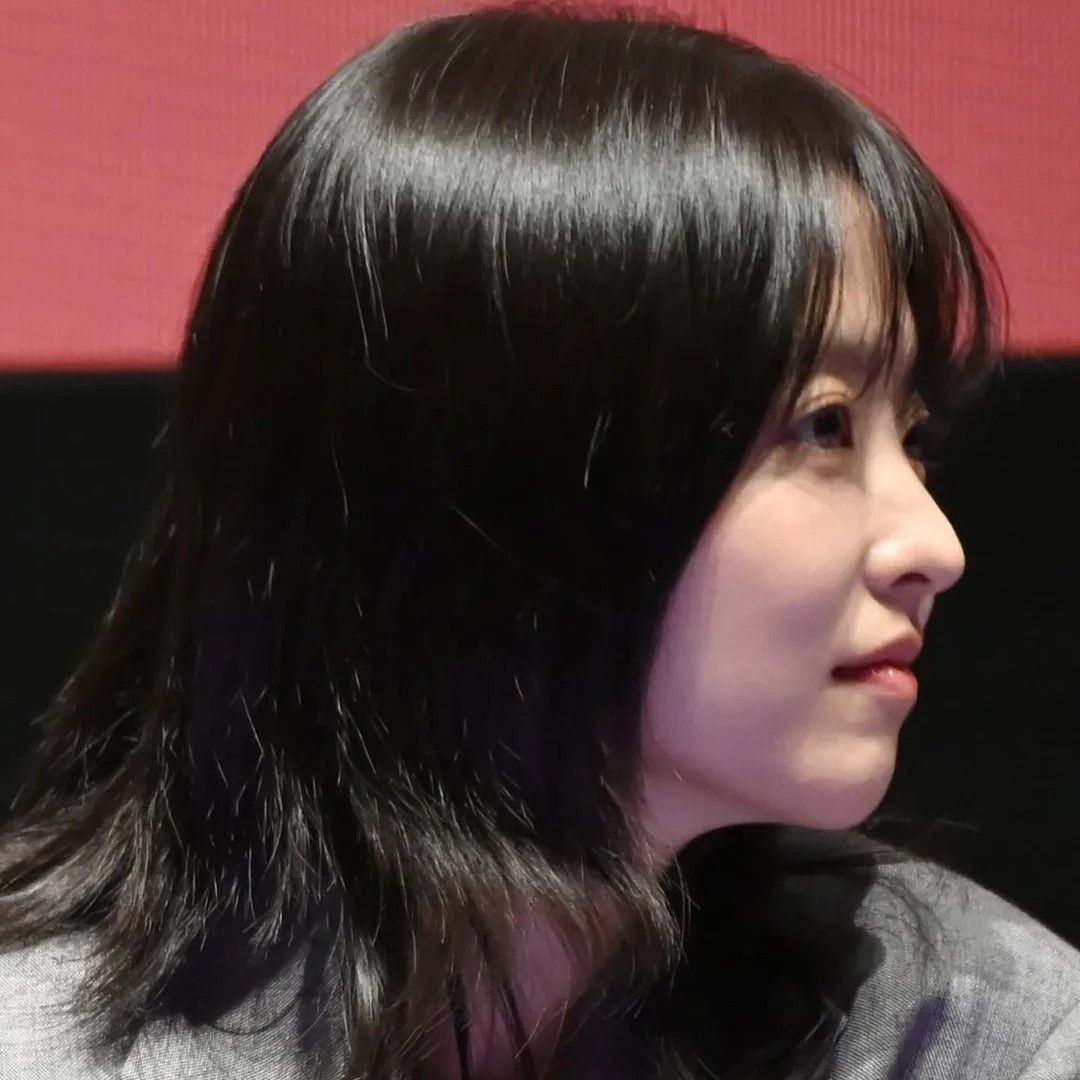 Behind-the-scenes cut of Park Boyoung