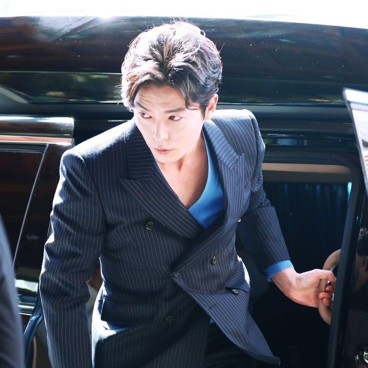 Behind-the-scenes cut of Kim Jaewook