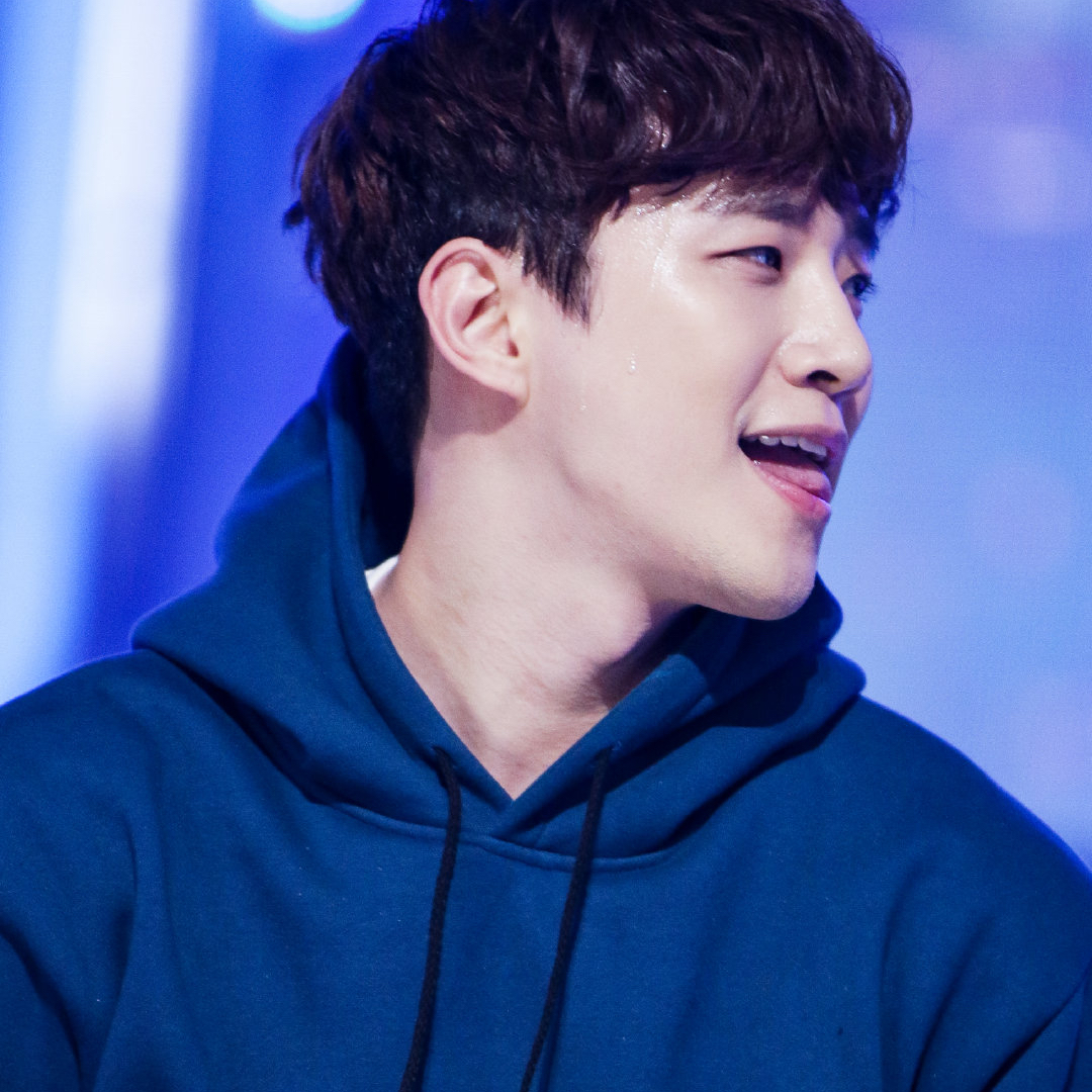 粉丝拍下的李俊昊瞬间