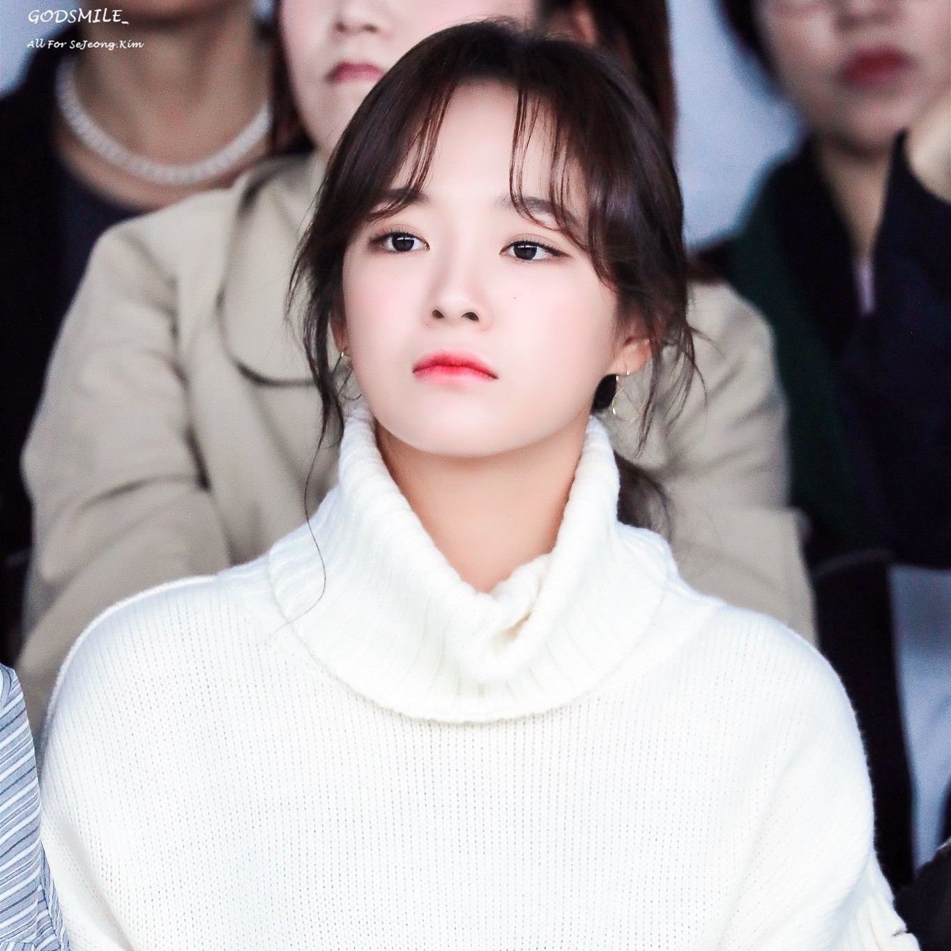 Behind-the-scenes cut of Kim Sejeong