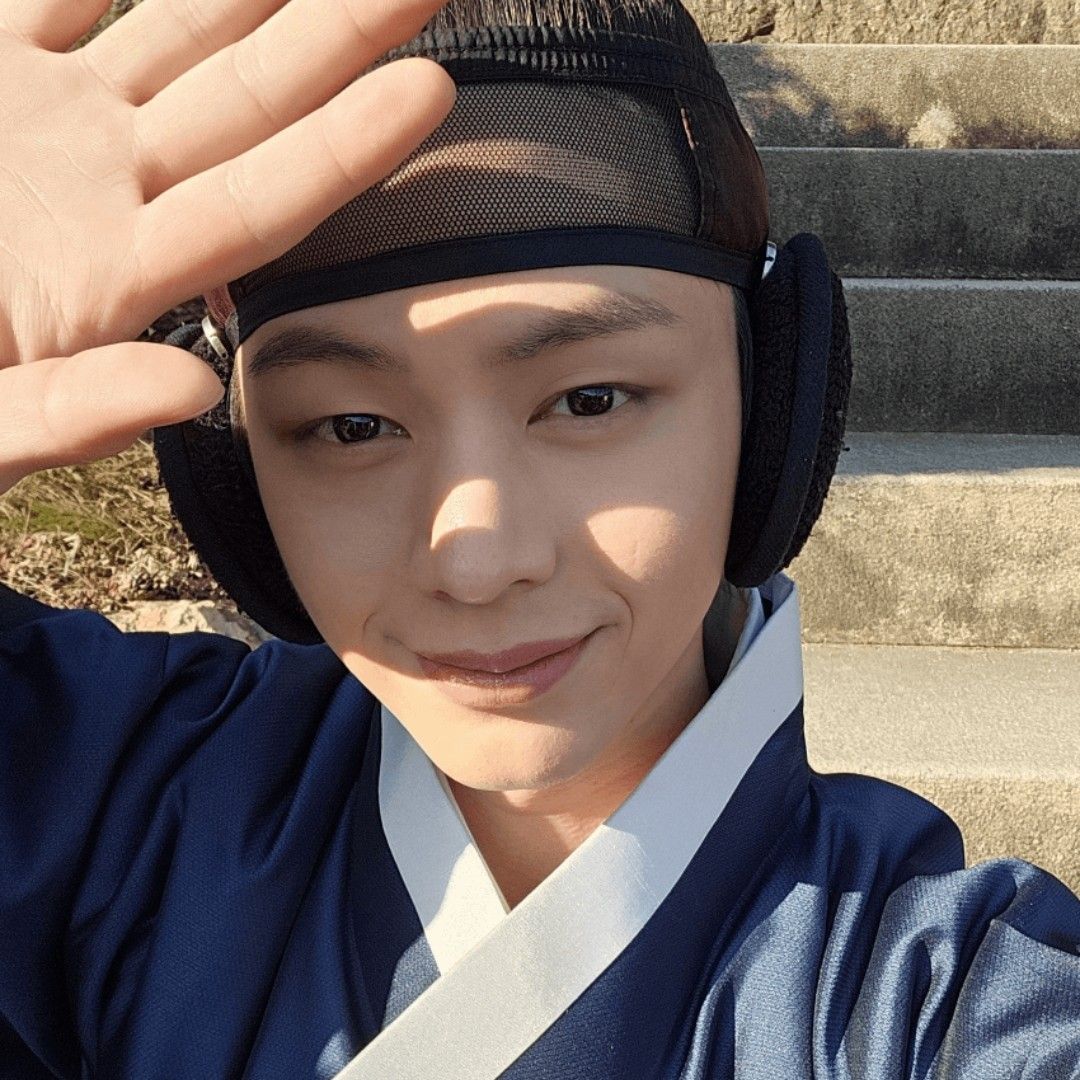 Behind-the-scenes cut of Yook Sungjae