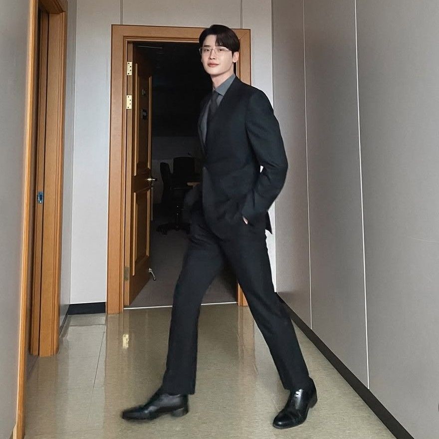 Behind-the-scenes cut of Lee Jongsuk