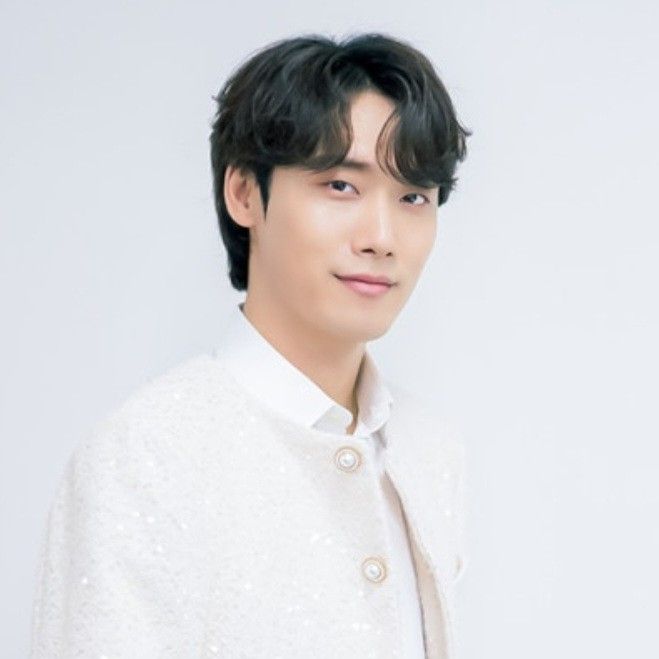 Recent activity shot of Choi Woojin