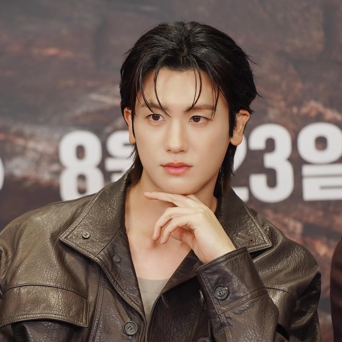 Behind-the-scenes cut of Park Hyungsik