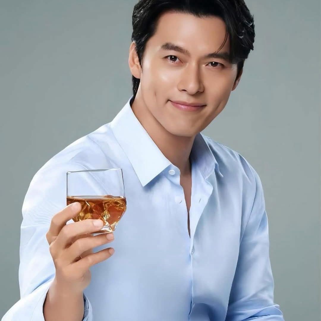 A moment captured by a fan of Hyun Bin