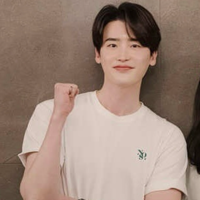 Recent activity shot of Lee Jongsuk