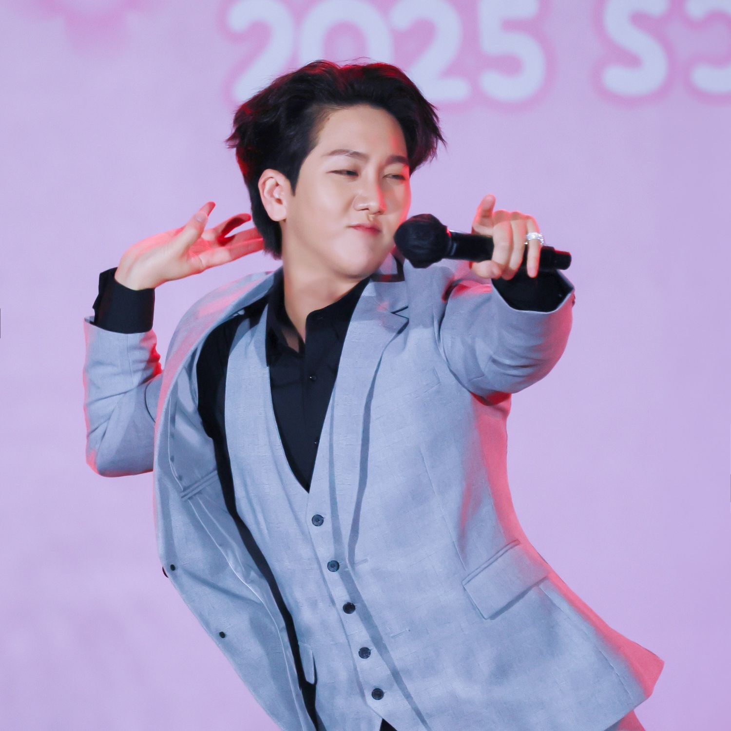 Behind-the-scenes cut of Kim Soochan