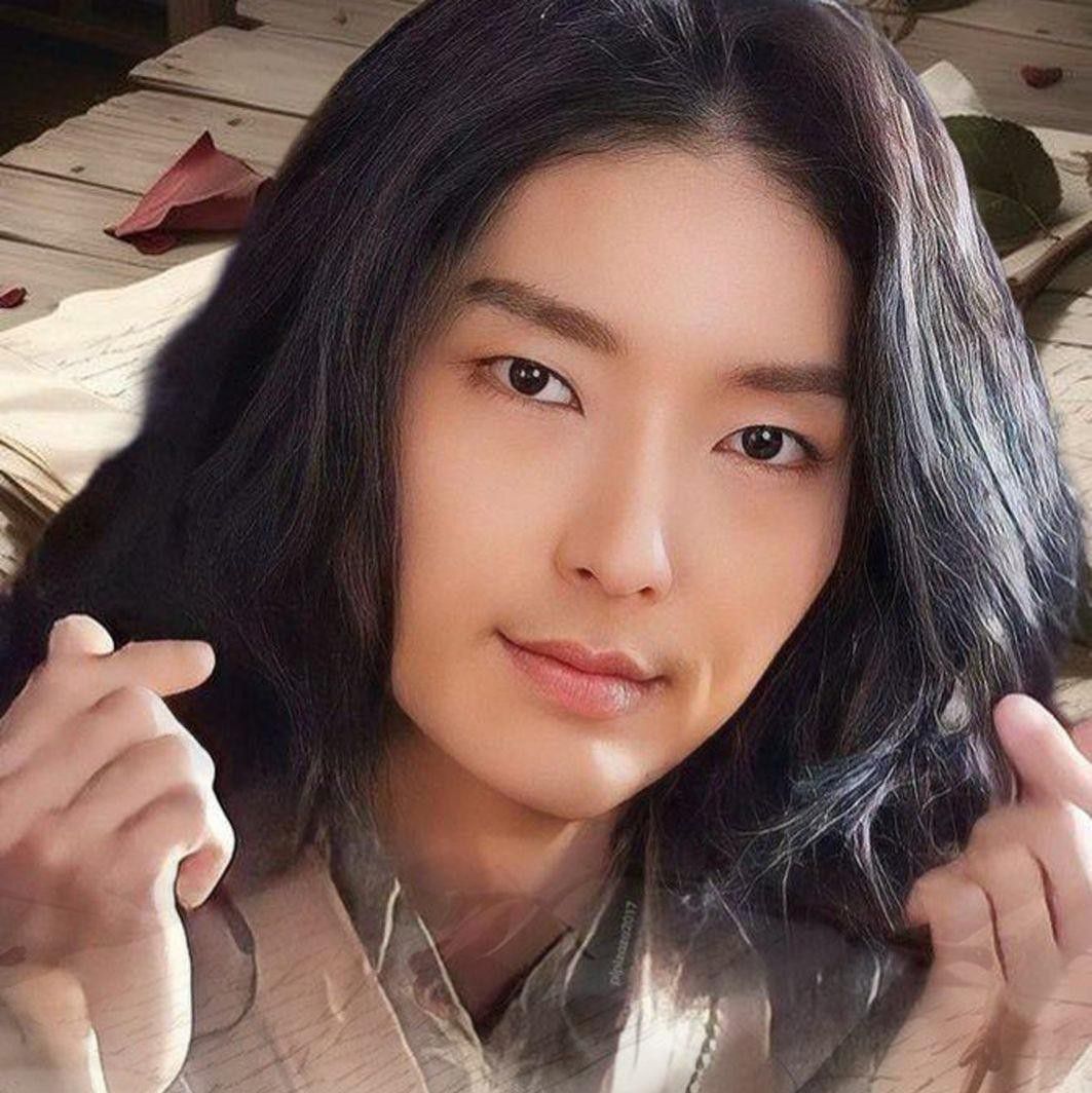 A moment captured by a fan of Lee Joongi