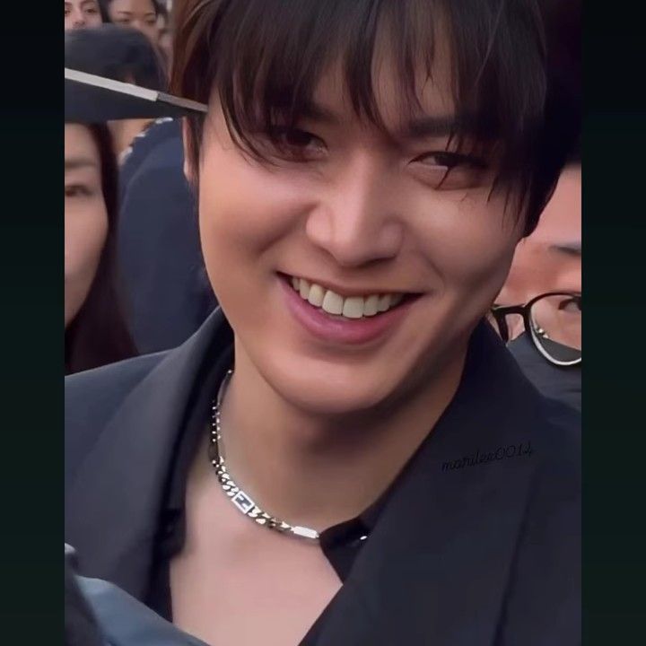 粉絲拍下的李敏鎬瞬間