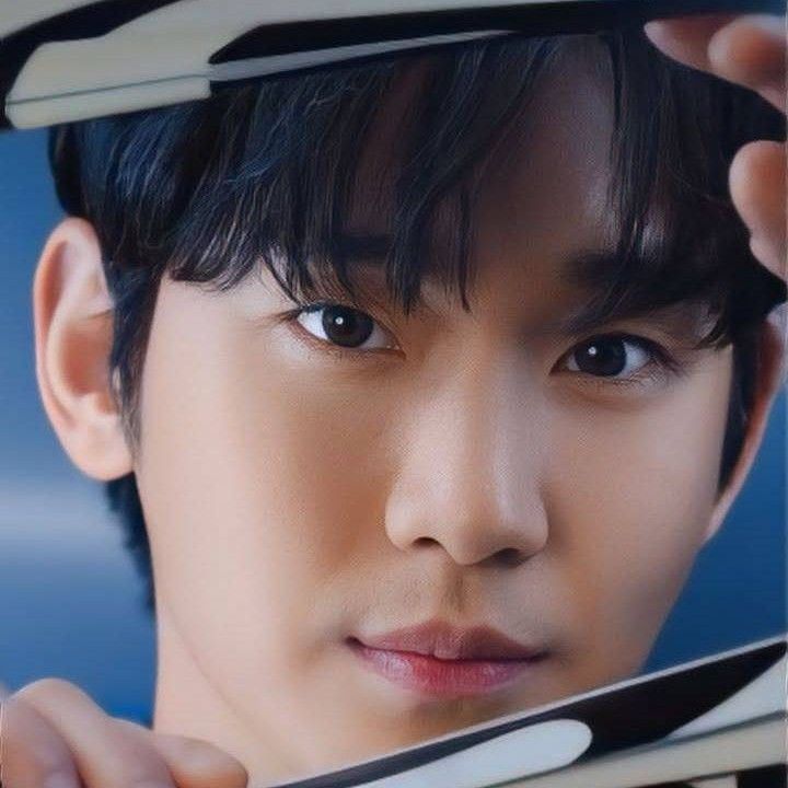 A moment captured by a fan of Kim Soohyun