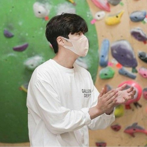 Behind-the-scenes cut of Kim Seonho