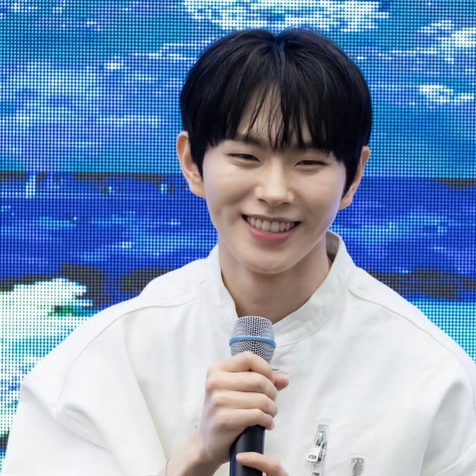 Recent activity shot of Lee Byeongchan