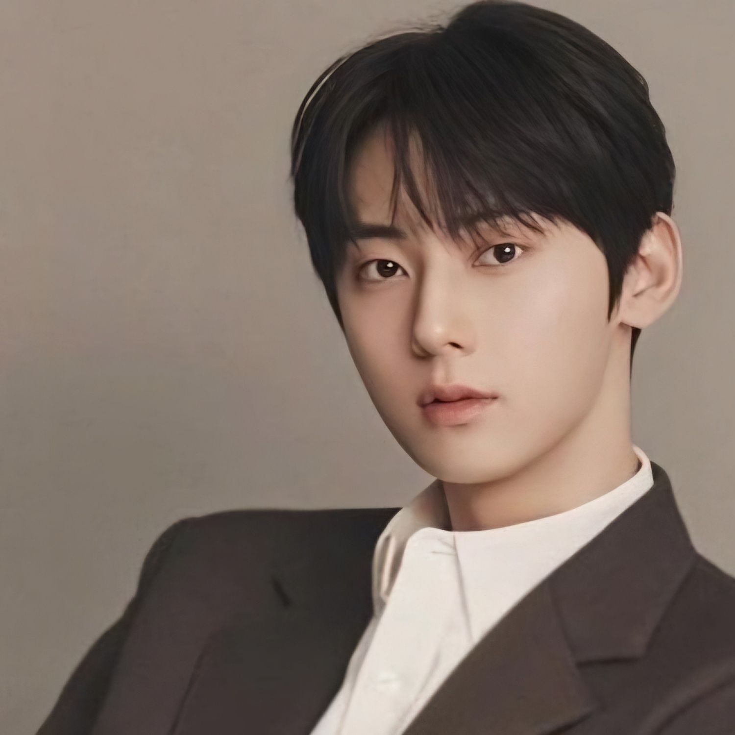 Behind-the-scenes cut of Hwang Minhyun