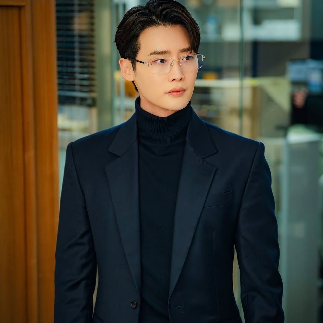 A moment captured by a fan of Lee Jongsuk