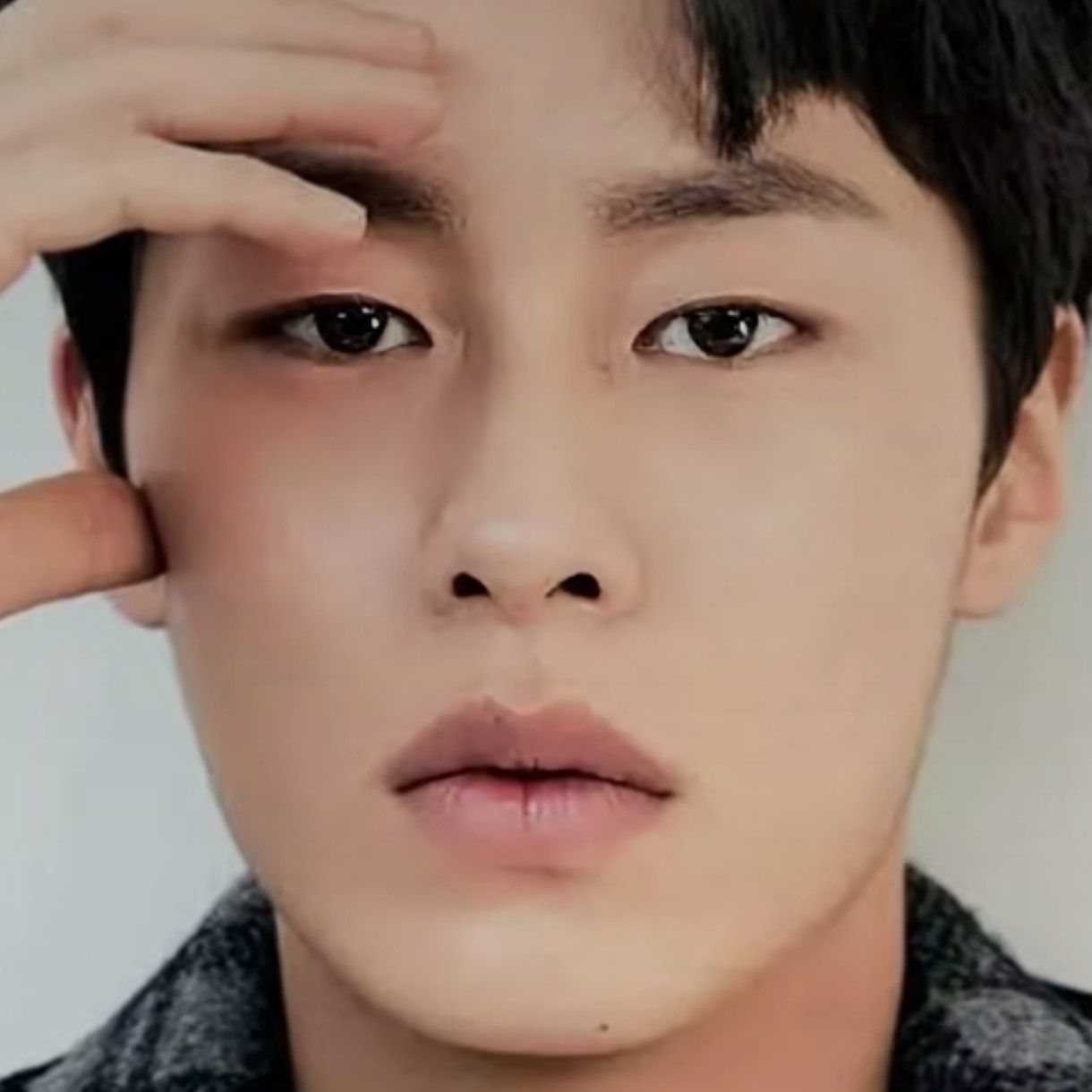 Behind-the-scenes cut of Lee Jaewook