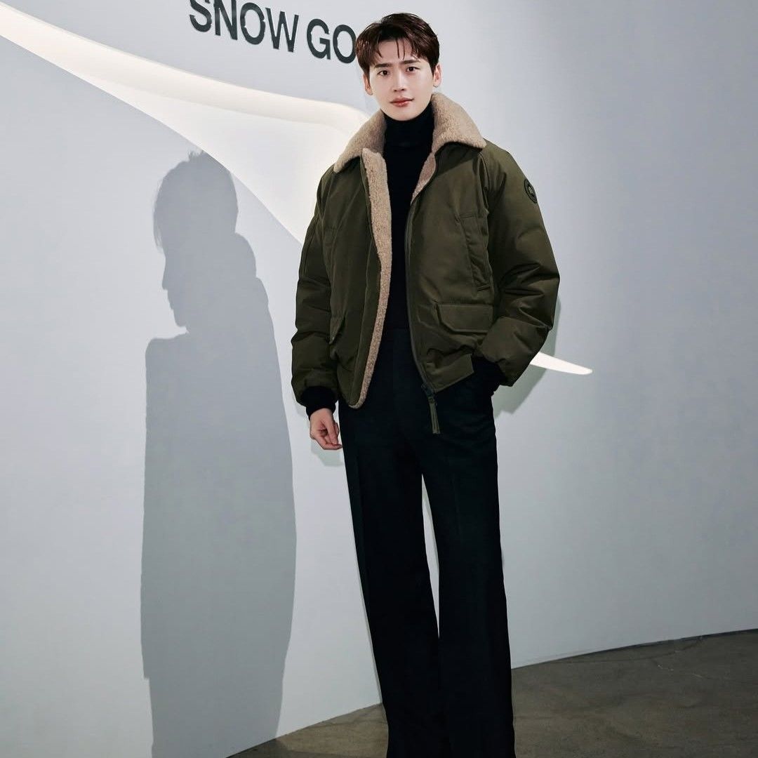 Recent activity shot of Lee Jongsuk