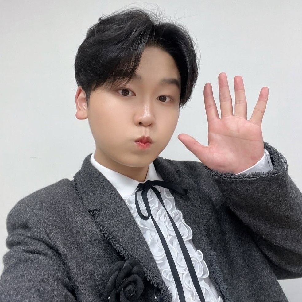 A moment captured by a fan of Park Sungon