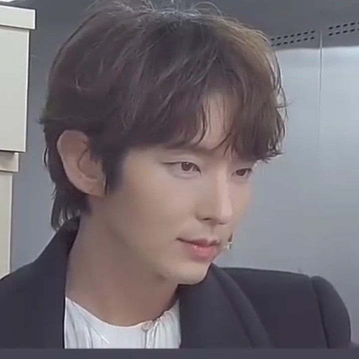 Behind-the-scenes cut of Lee Joongi