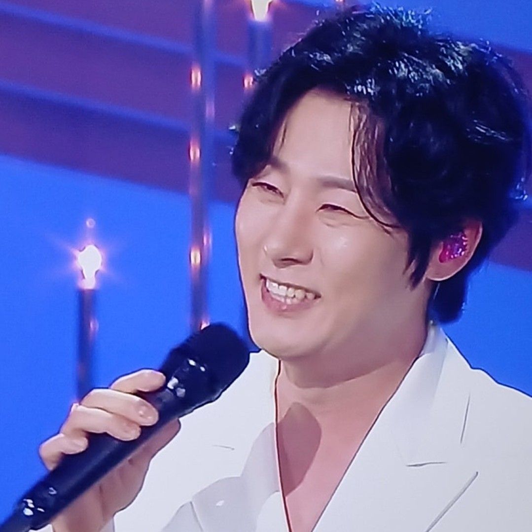 A moment captured by a fan of Kang Moonkyung