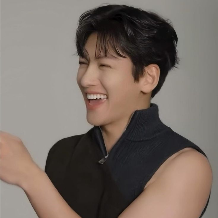 Behind-the-scenes cut of Ji Changwook