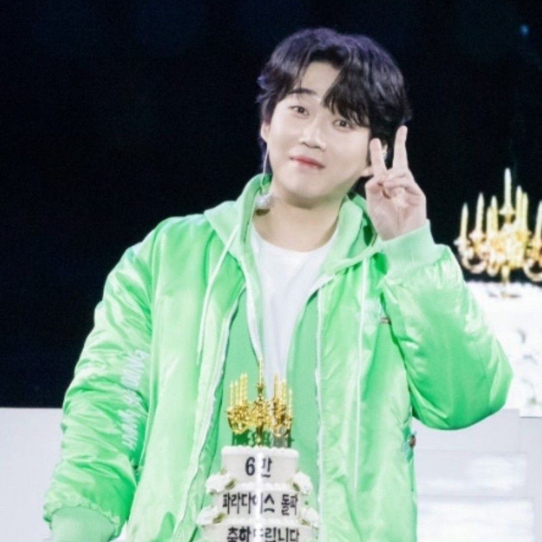 A moment captured by a fan of Hwang Youngwoong