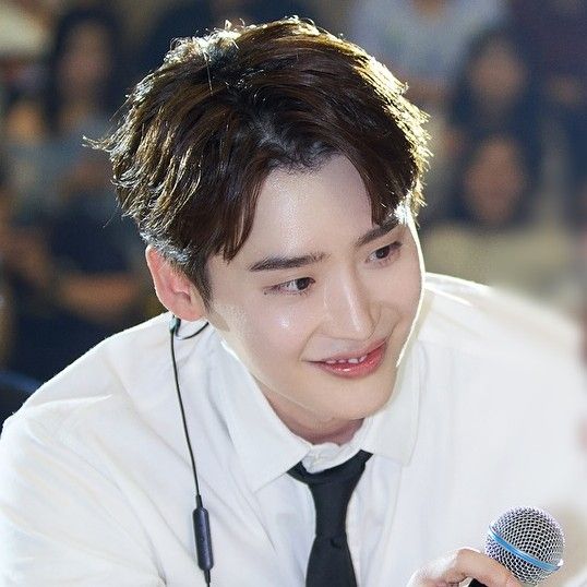 Recent activity shot of Lee Jongsuk