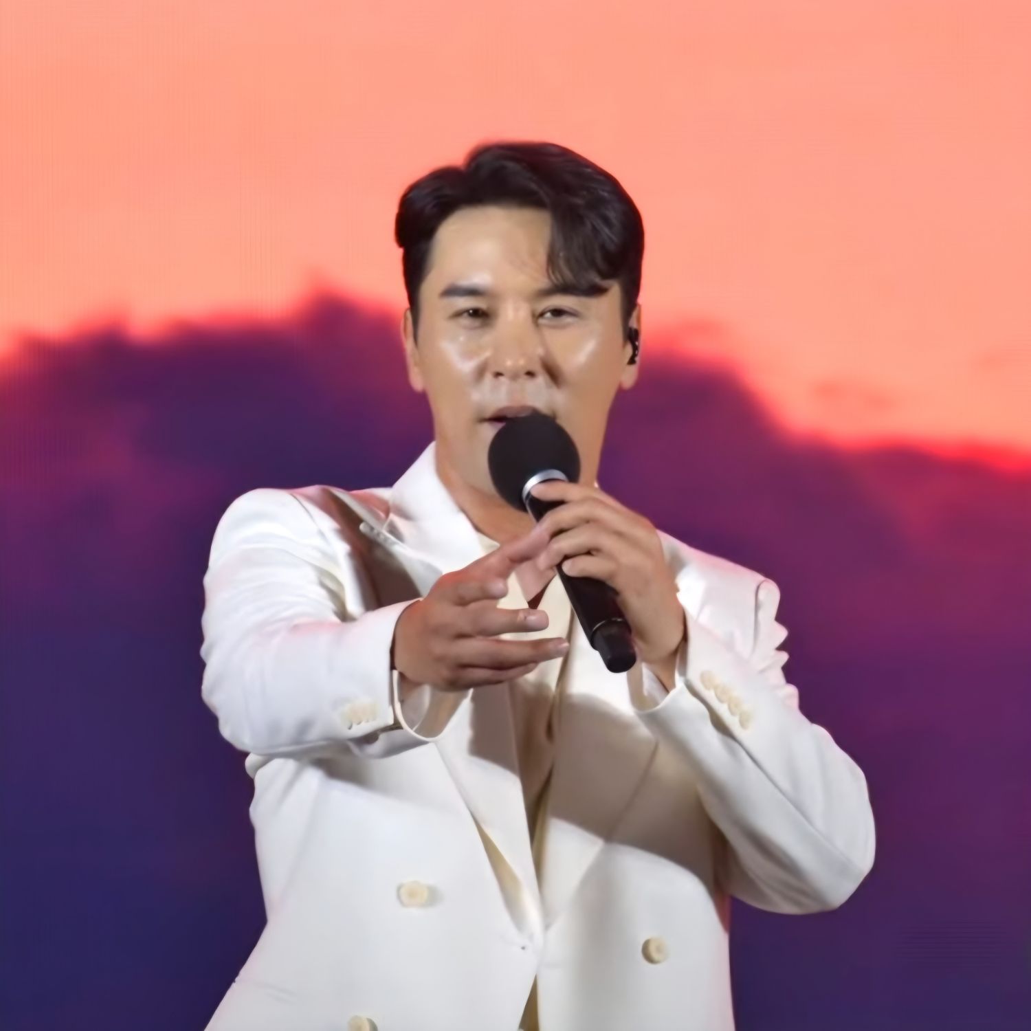 Recent activity shot of Jang Minho