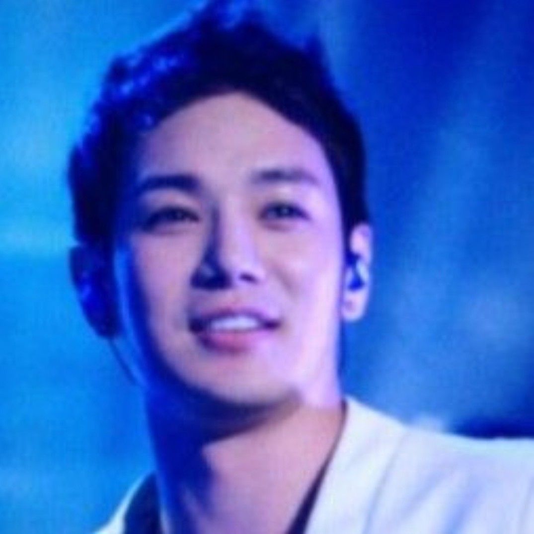 Behind-the-scenes cut of Hwanhee