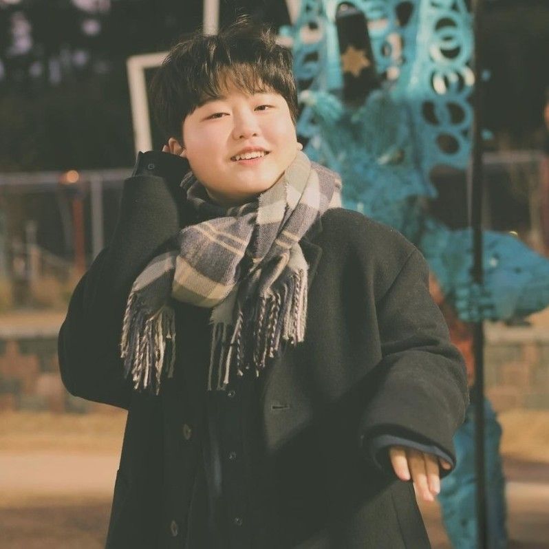 A moment captured by a fan of Park Sungon