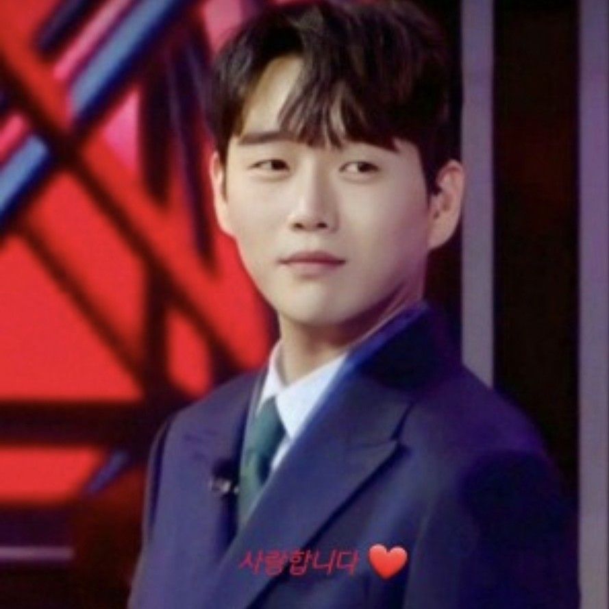 Behind-the-scenes cut of Hwang Youngwoong