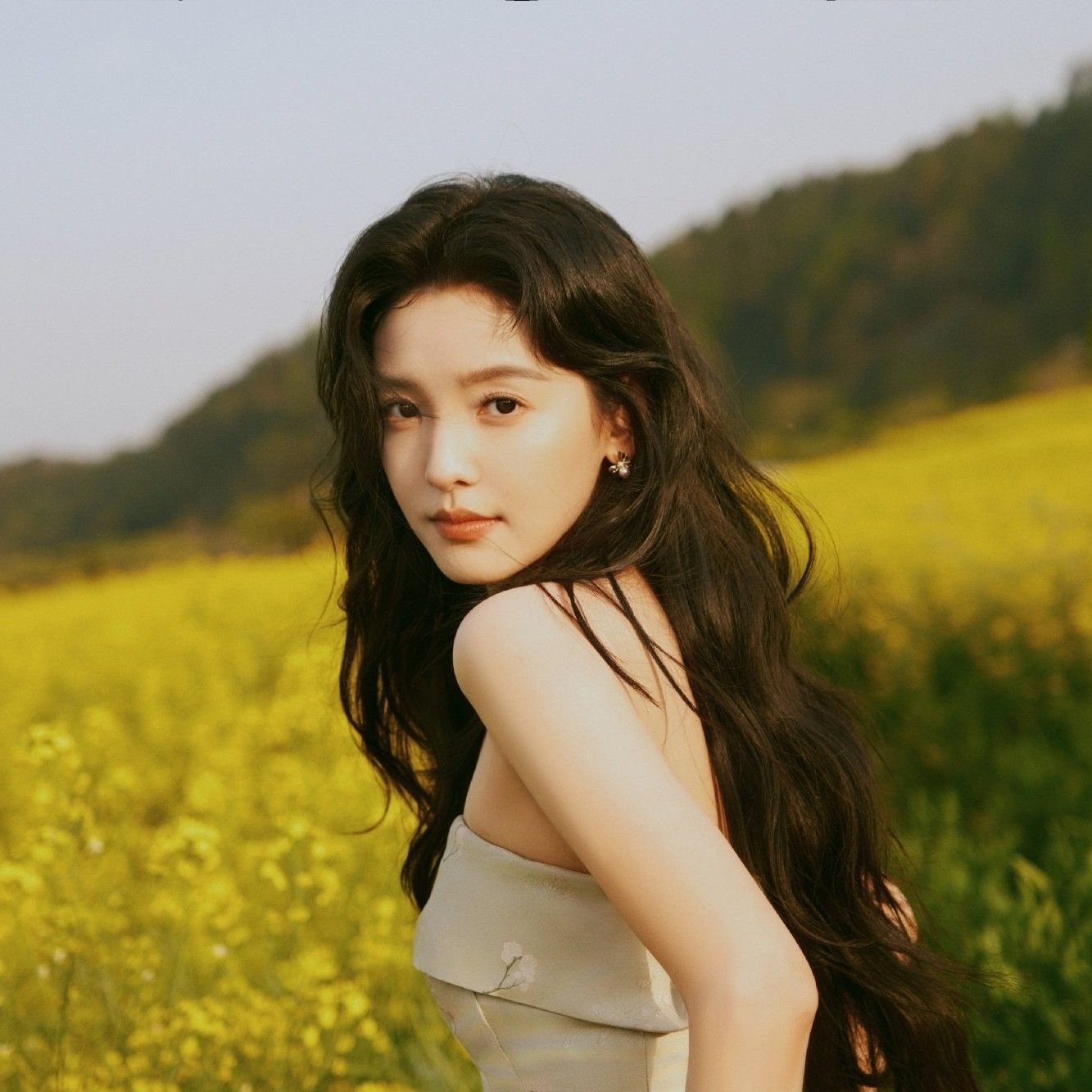 Behind-the-scenes cut of Zhang Ruonan