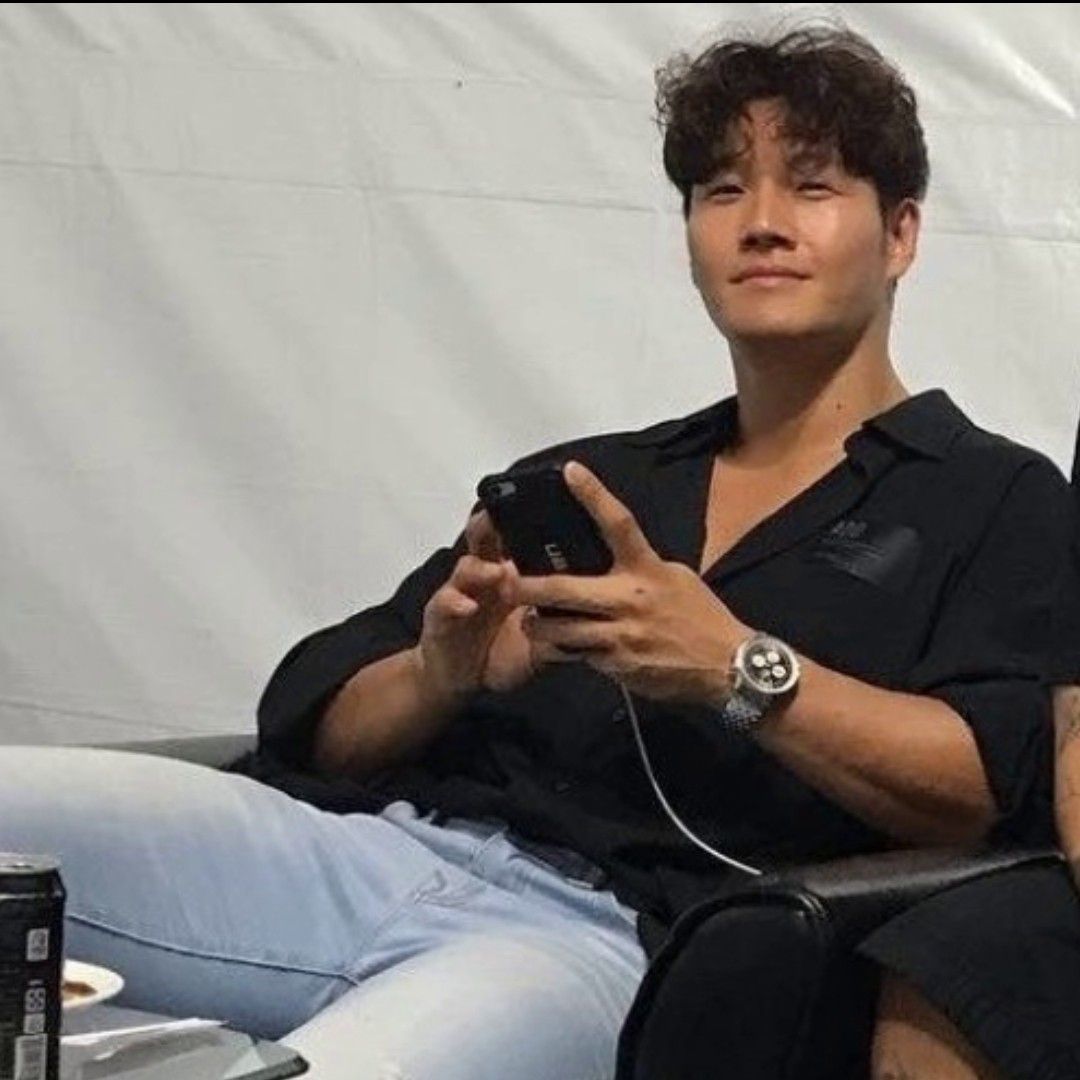 Latest photo of Kim Jongkook