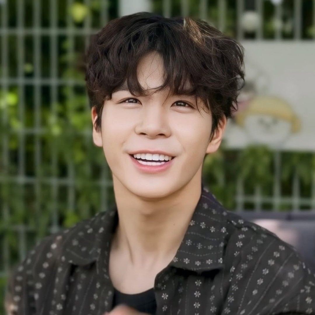 Behind-the-scenes cut of Jeong Dongwon
