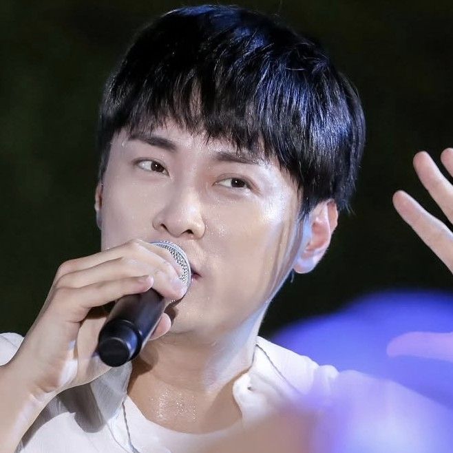 A moment captured by a fan of Min Kyunghoon