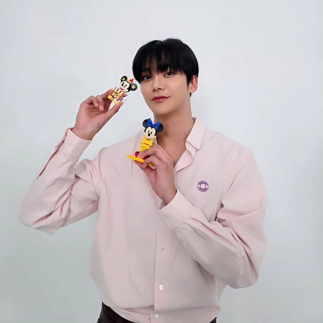 Behind-the-scenes cut of Rowoon