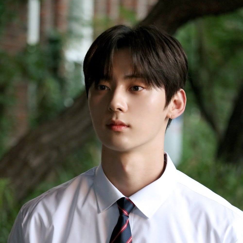 Behind-the-scenes cut of Hwang Minhyun