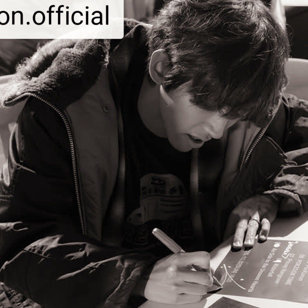 A moment captured by a fan of Lee Seungyoon