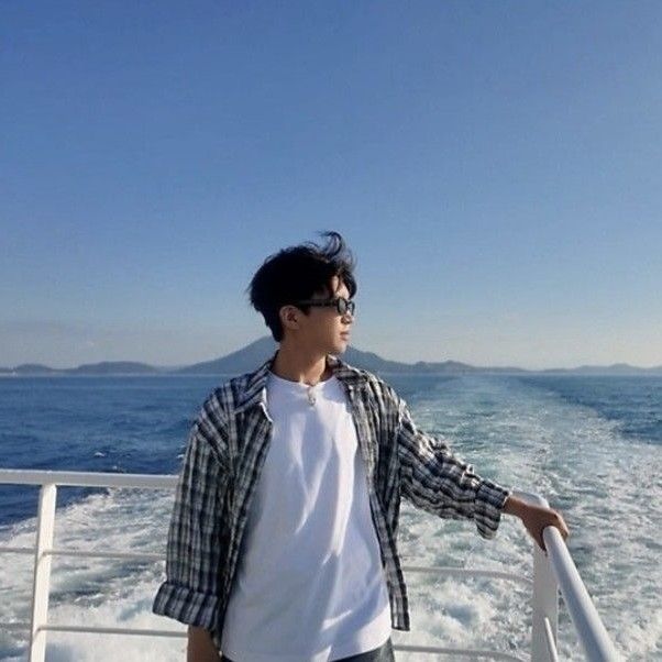 Behind-the-scenes cut of Lee Dongwook
