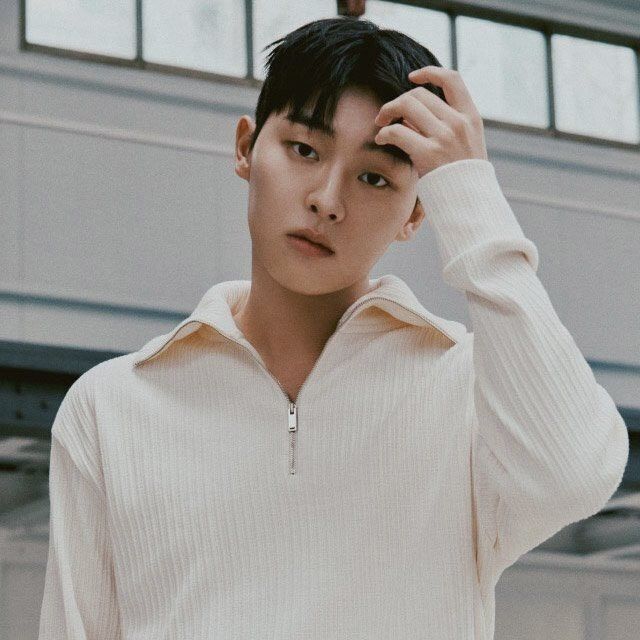 Behind-the-scenes cut of Choi Hyunwook