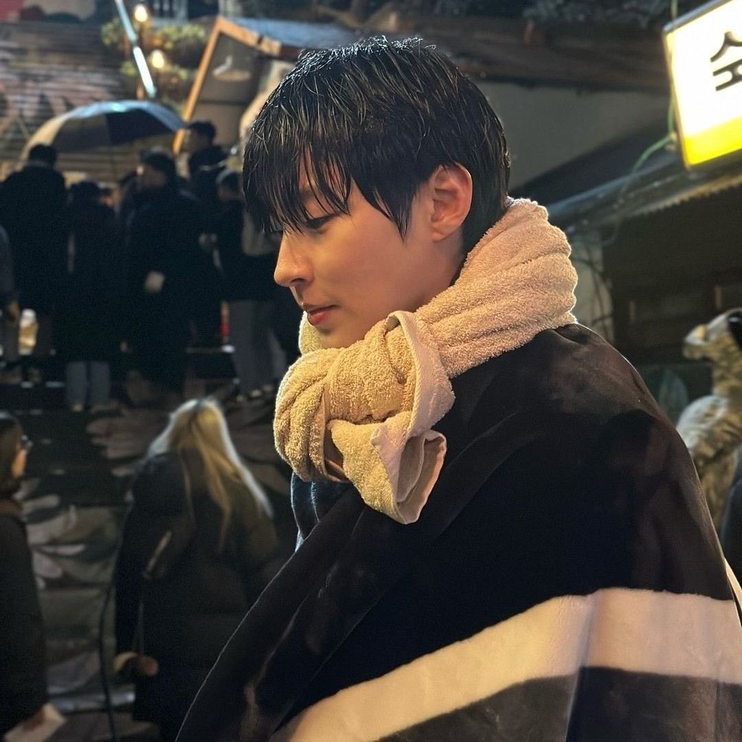 Behind-the-scenes cut of Hwang Inyoup