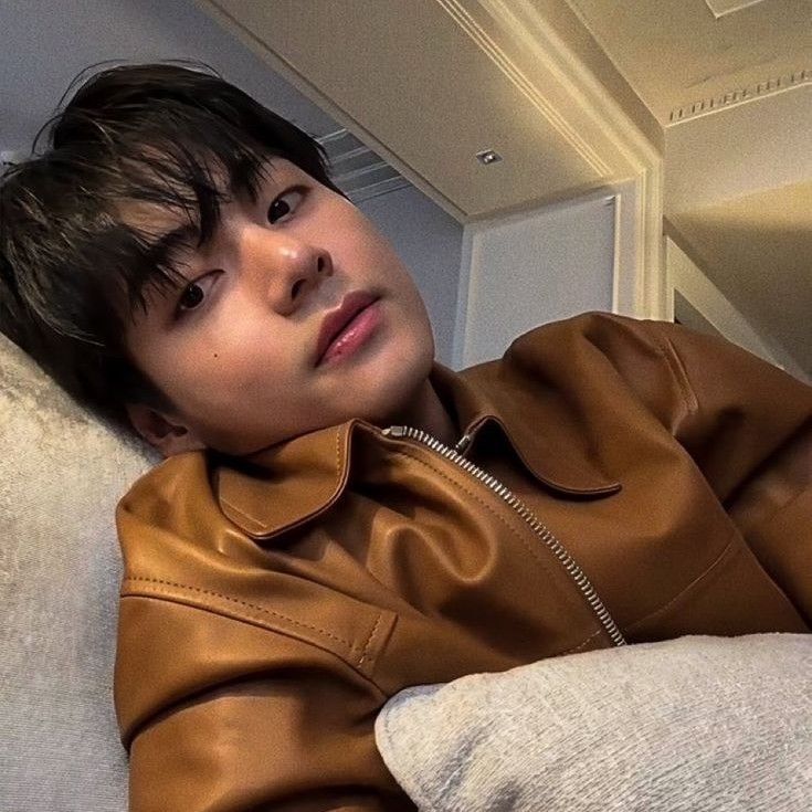 Latest photo of Kim Taehyung (V)