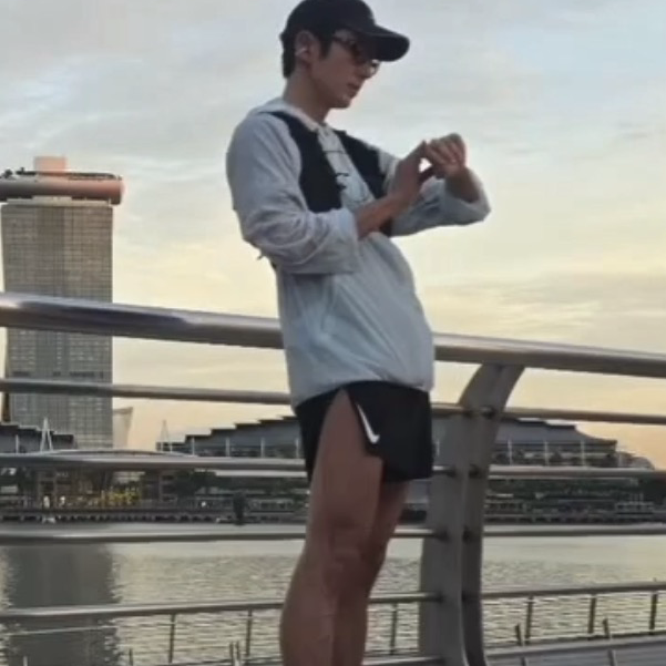 A moment captured by a fan of Lee Joongi