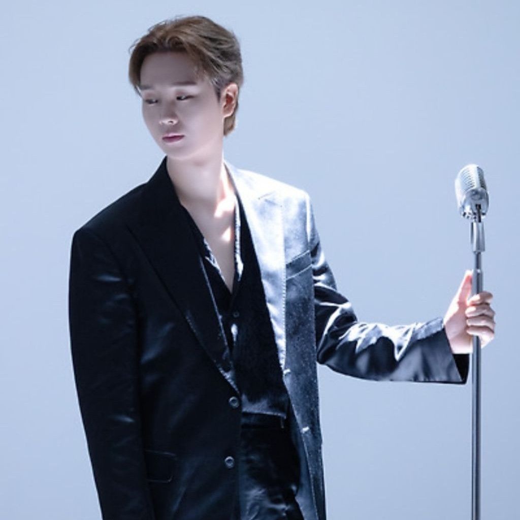 A moment captured by a fan of Song Minjun