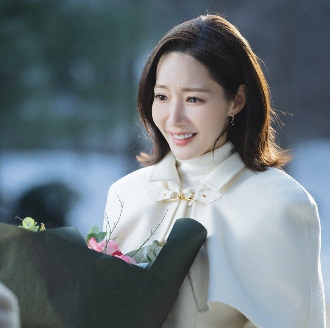 Behind-the-scenes cut of Park Minyoung